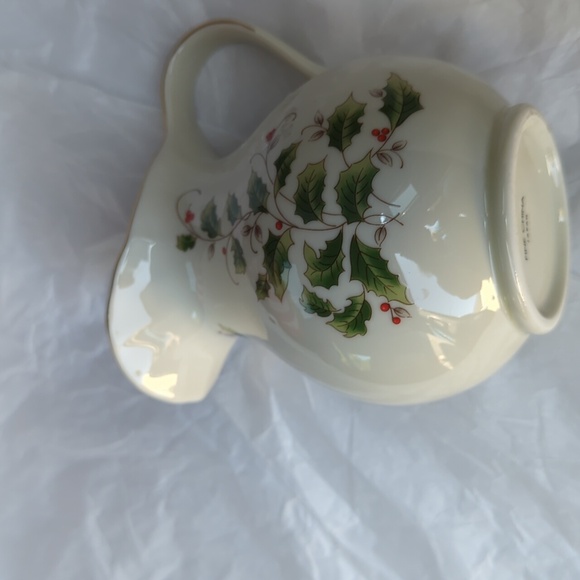 Christmas Holly Yuletide small Pitcher c Gold Trim Japan Holiday Fine China Vtg - Picture 1 of 4